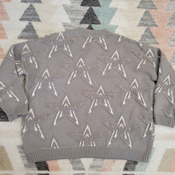 Chloe Grey White Star Print Crew Neck Sweater Size Small - Picture 7 of 9